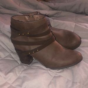 mossimo heel size 9 brown color